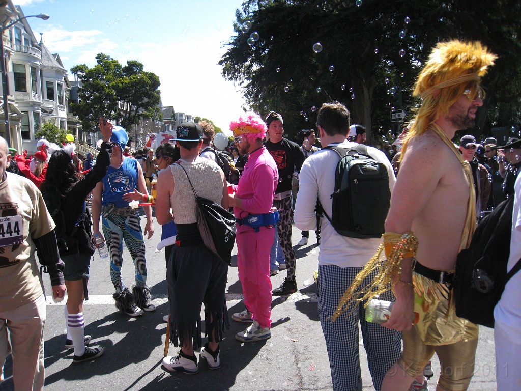 2011 Bay to Breakers Sunday 0805.JPG - I was able to participate in the 2011, 100th anniversary of the San Francisco Bay to Breakers 12K race. A great weekend for sight seeing and racing.